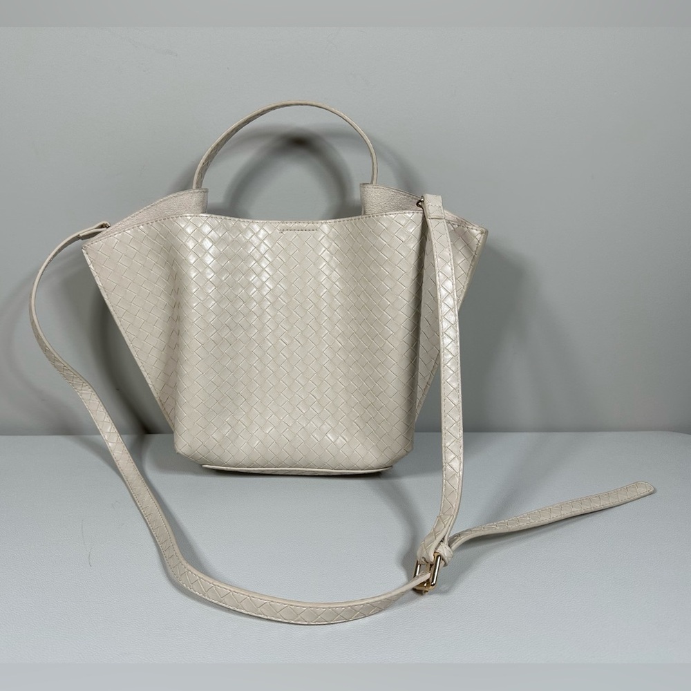House of Harlow 1960 Terri Woven Vegan Leather Tote Bag - Picture 6 of 11